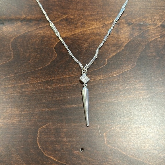 Silver necklace with spike pendant 16” drop, no clasp - Picture 3 of 4